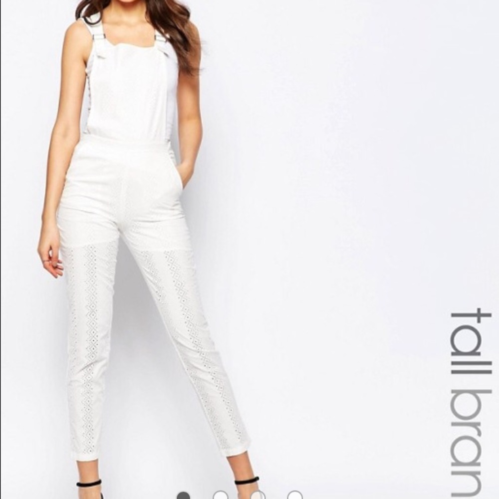 White jumper. Please look at last pic the thread for the clasp opened up . - Picture 4 of 5